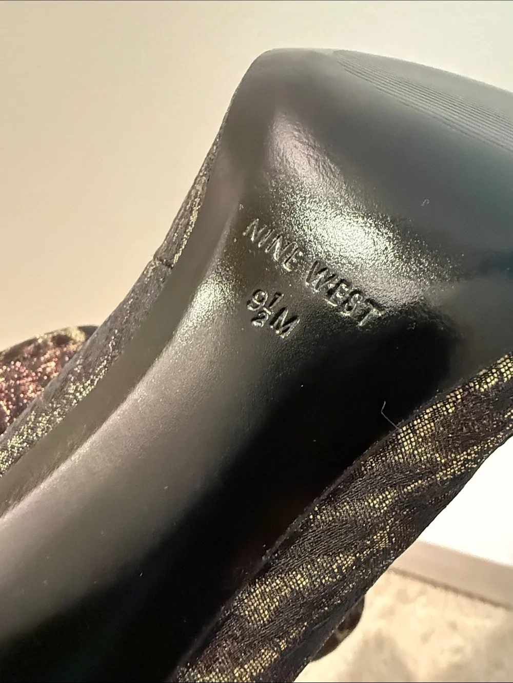 NIB Nine West Size 9.5M Pointy Toe Stiletto Animal Print Glittery Metallic Gold